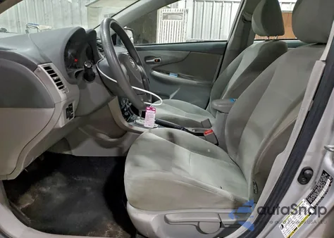 2010 Toyota Corolla Base z USA, uszkodzony, nr VIN 2T1BU4EE5AC256361